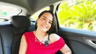 Jacquie et Michel – Rose Delacroix de Lille – Rose está soplando dos grandes velas por su cumpleaños número 20